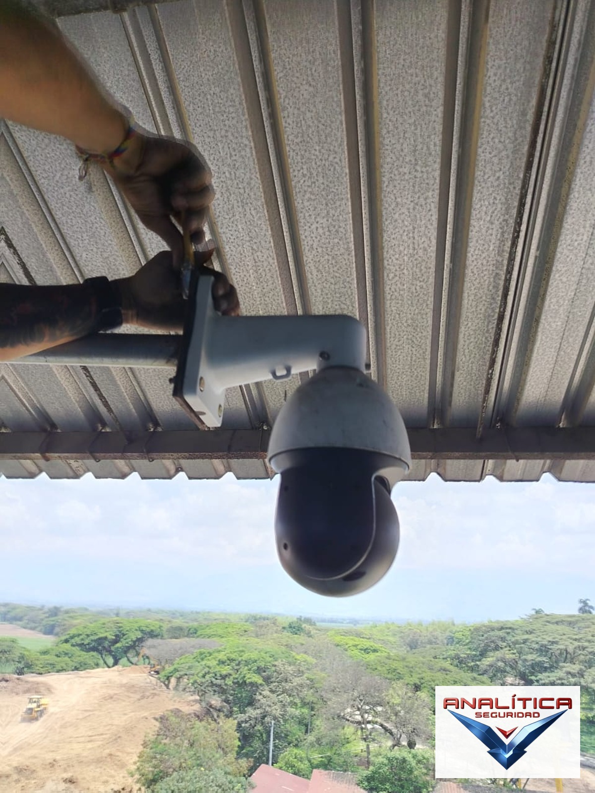 Instalación real de cámara CCTV por Analítica Seguridad