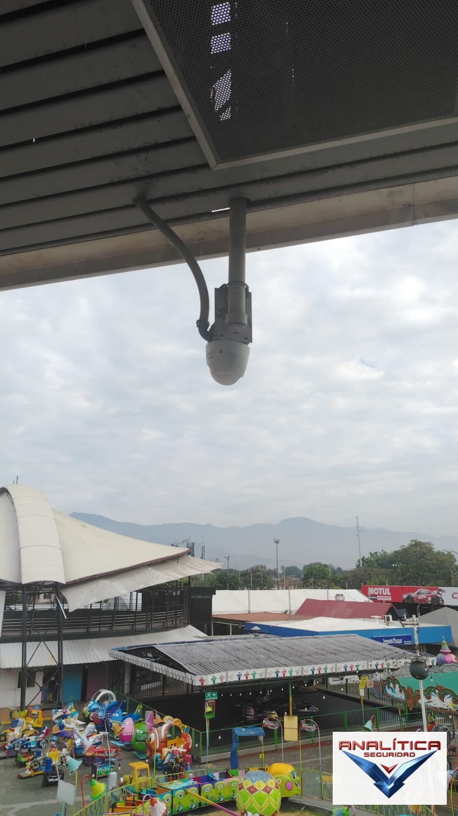 Cámara de seguridad instalada en zona de eventos